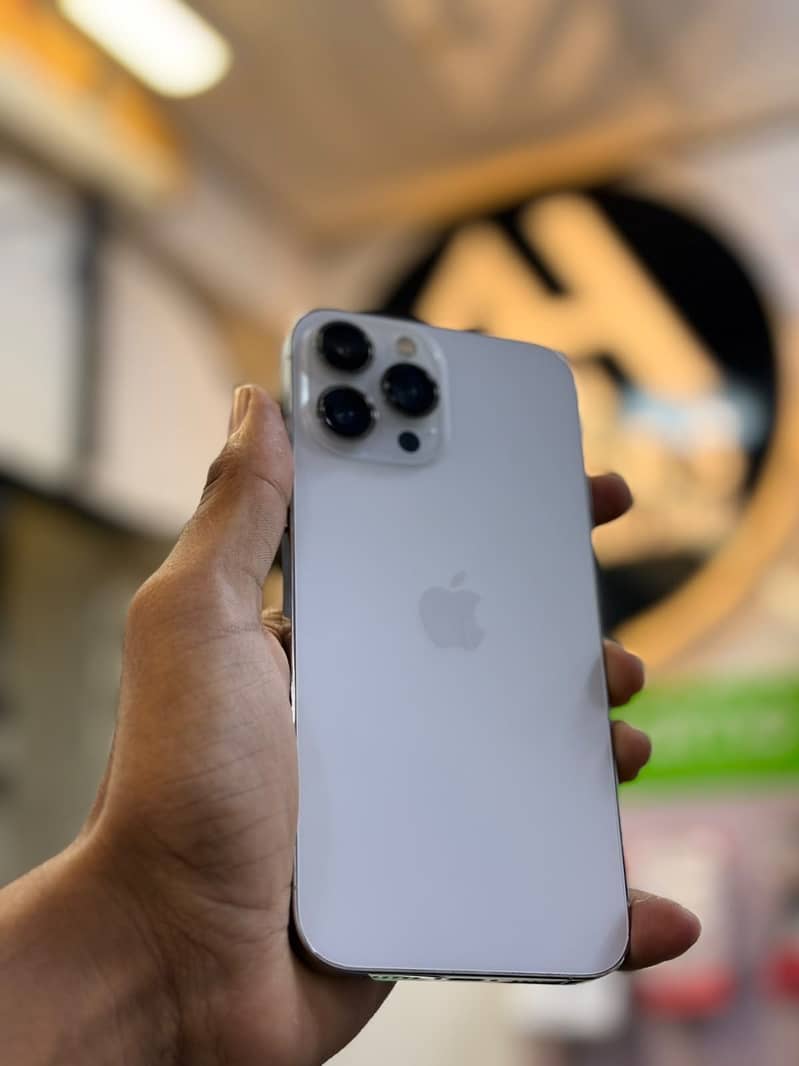 Apple iPhone 13 Pro Max 0