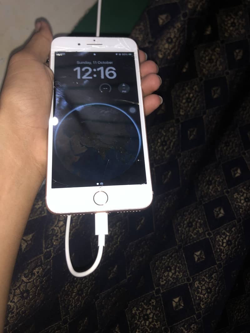 Apple iPhone 8 Plus 0