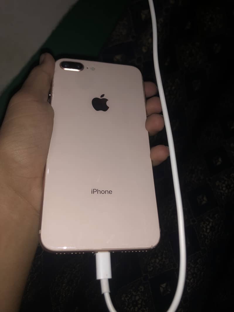 Apple iPhone 8 Plus 3