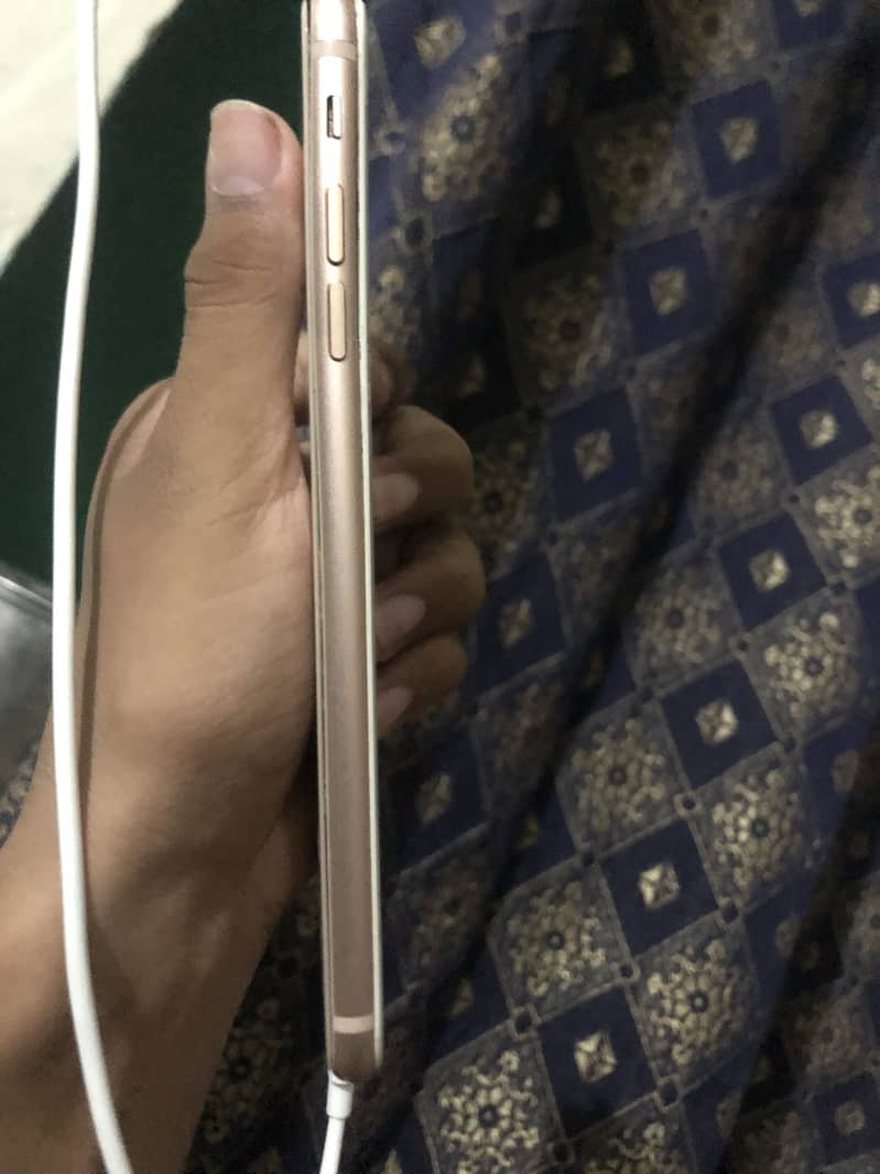 Apple iPhone 8 Plus 4