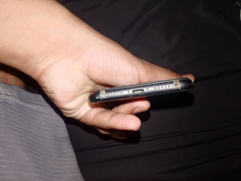 Apple iPhone 11 4