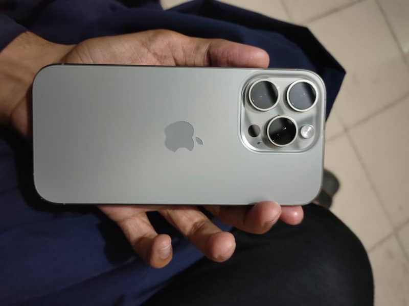 Apple iPhone 16 Pro 1