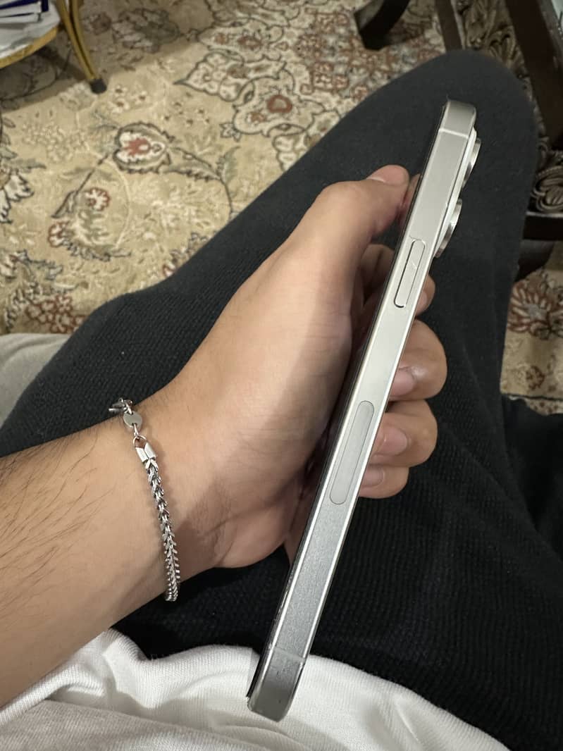Apple iPhone 15 Pro Max 1