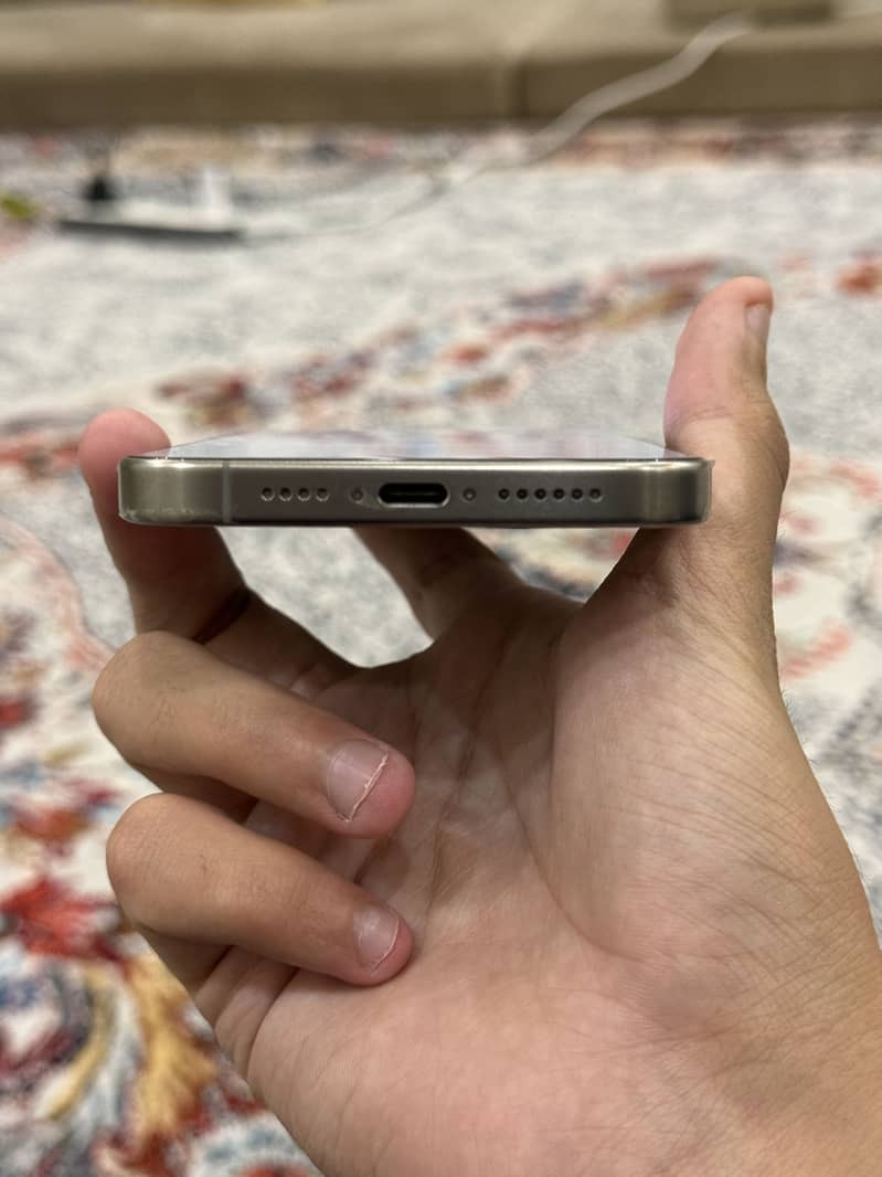 Apple iPhone 15 Pro Max 3