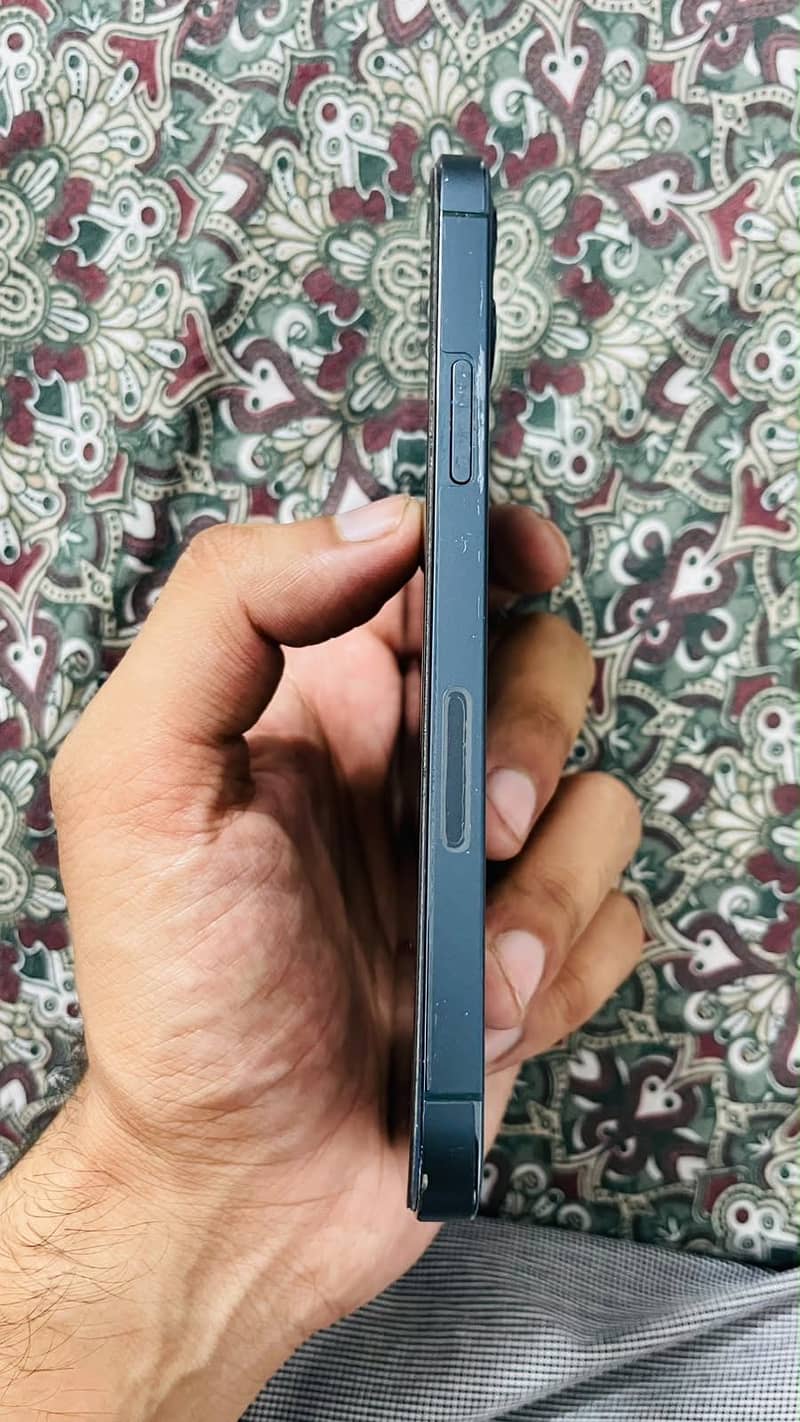 Apple iPhone 12 Pro 3
