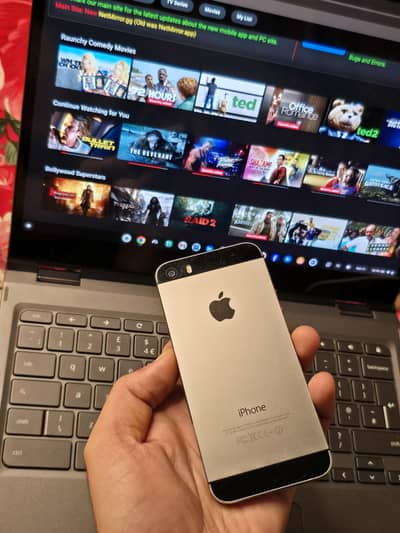 ​Apple iPhone 5s | 16GB | 10/10 Scratchless Condition