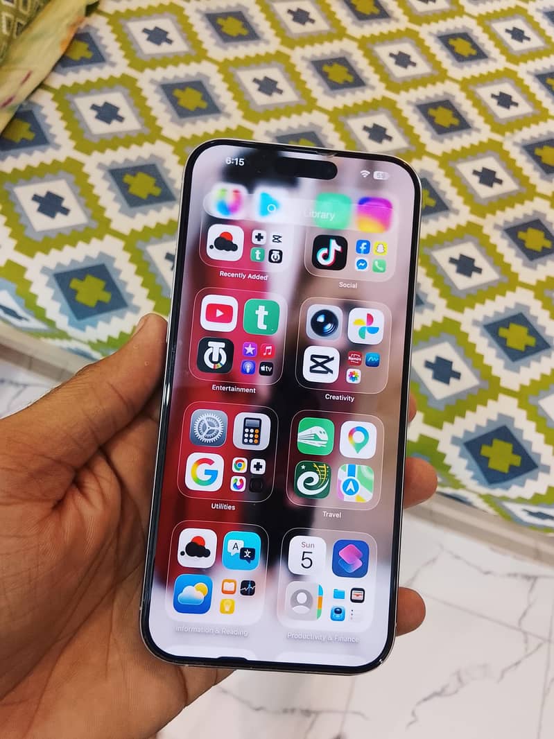 Apple iPhone 16 Pro Max 2