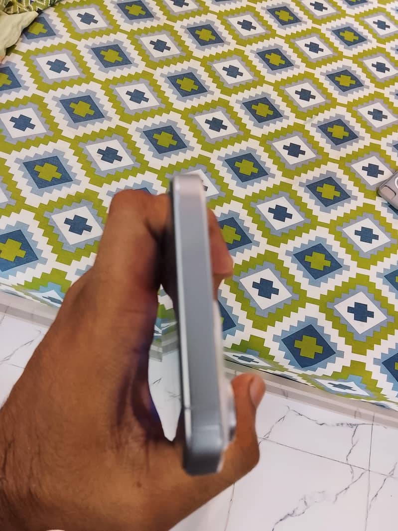 Apple iPhone 16 Pro Max 3