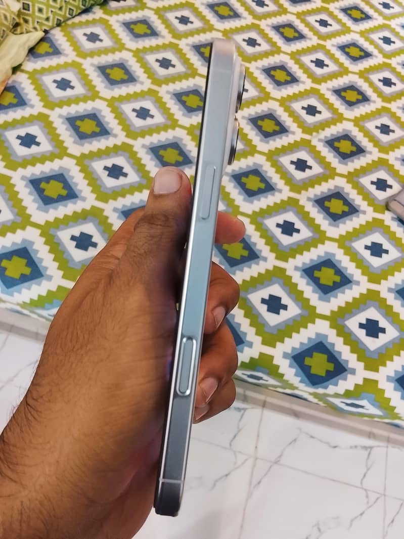 Apple iPhone 16 Pro Max 4