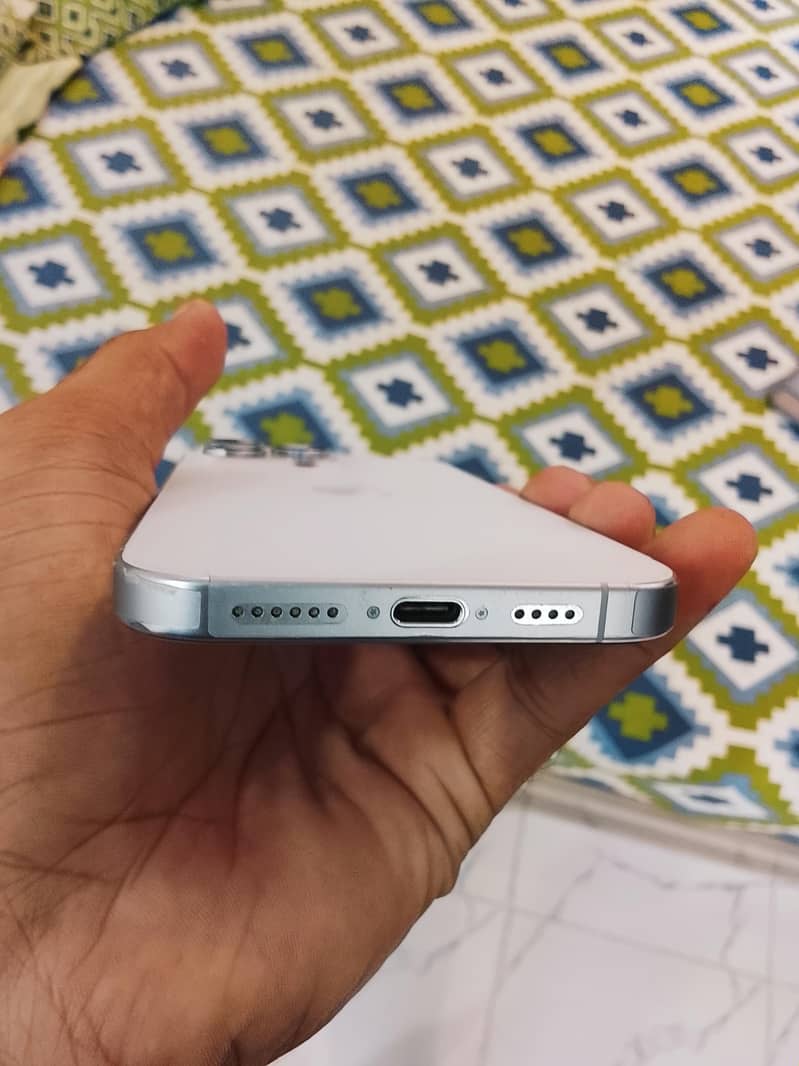 Apple iPhone 16 Pro Max 5