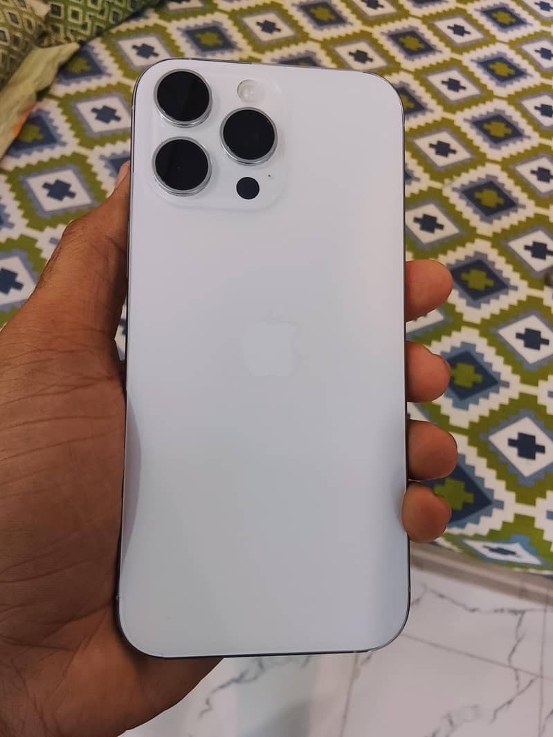 Apple iPhone 16 Pro Max 6
