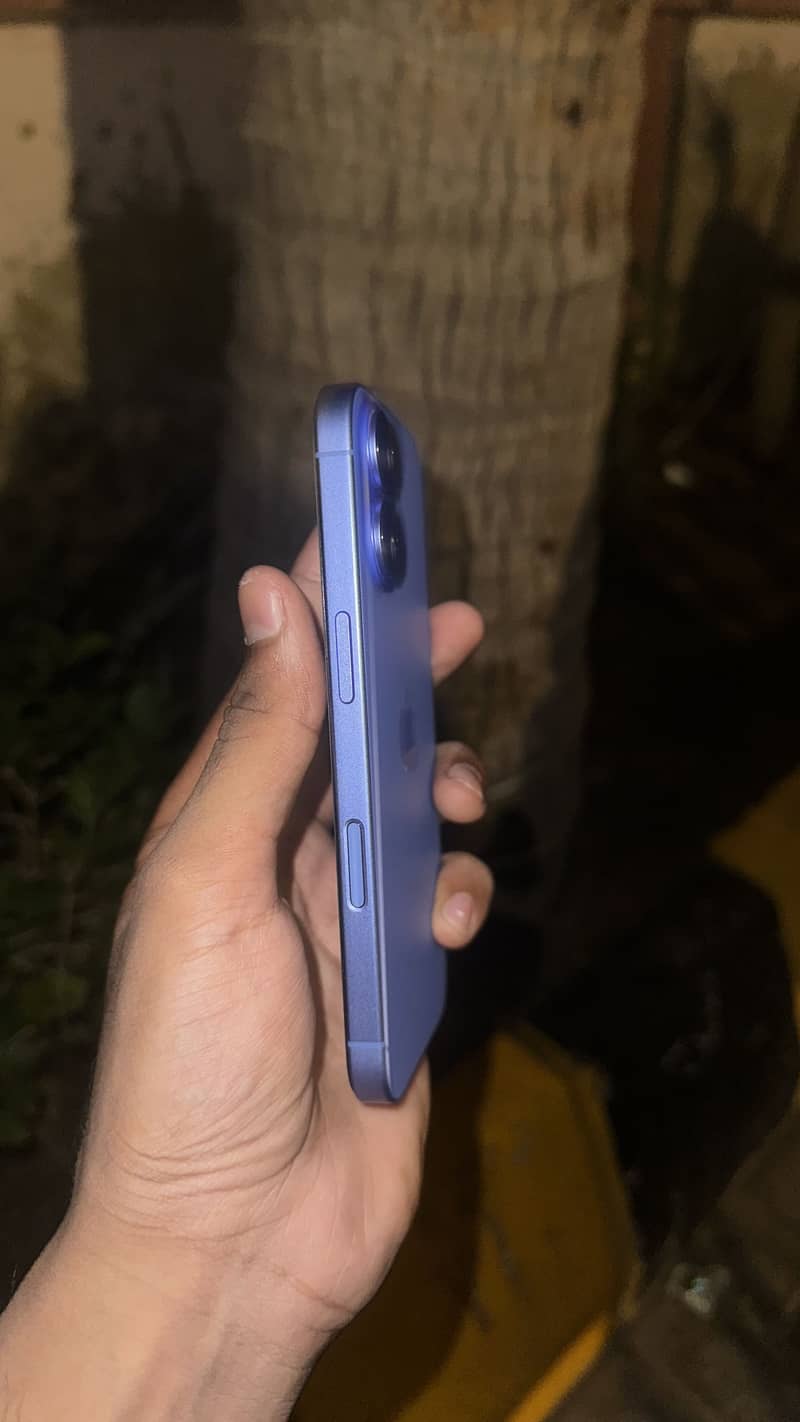 Apple iPhone 16 2
