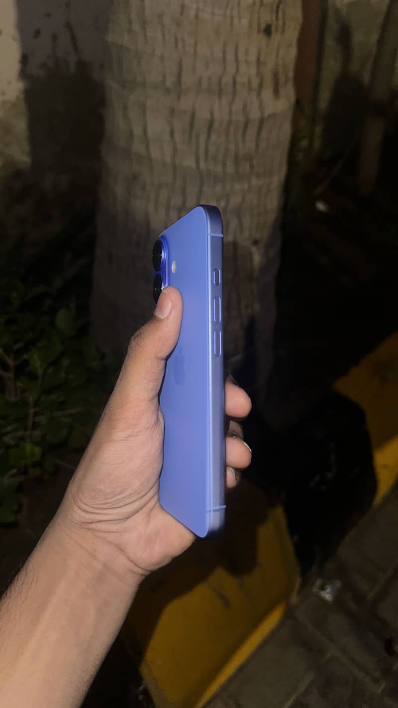 Apple iPhone 16 5