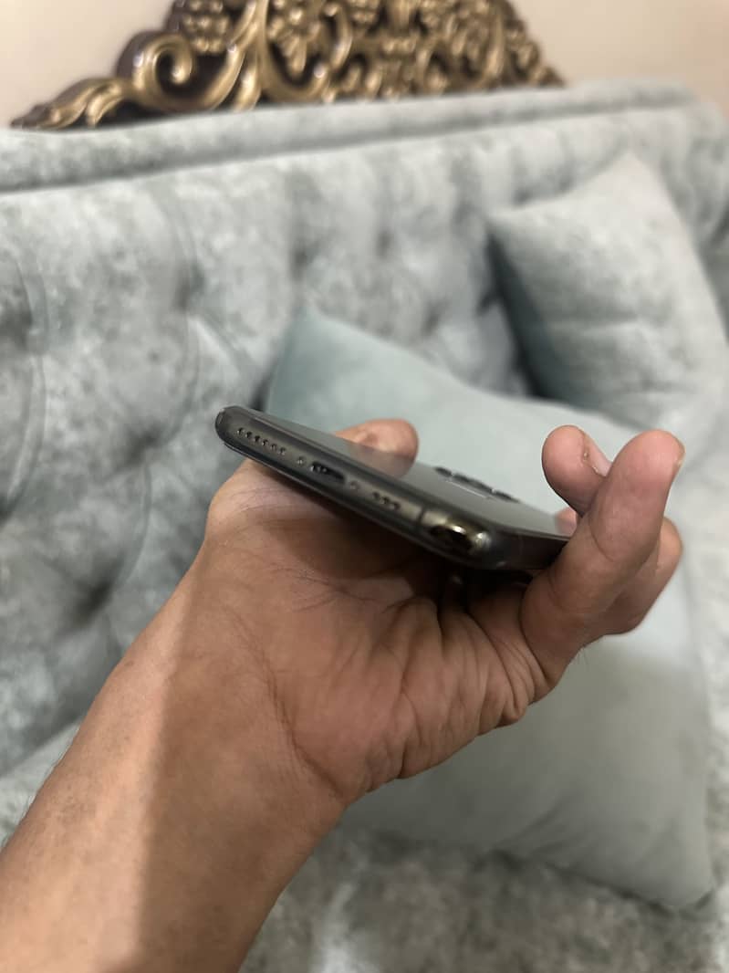 Apple iPhone 11 Pro 1