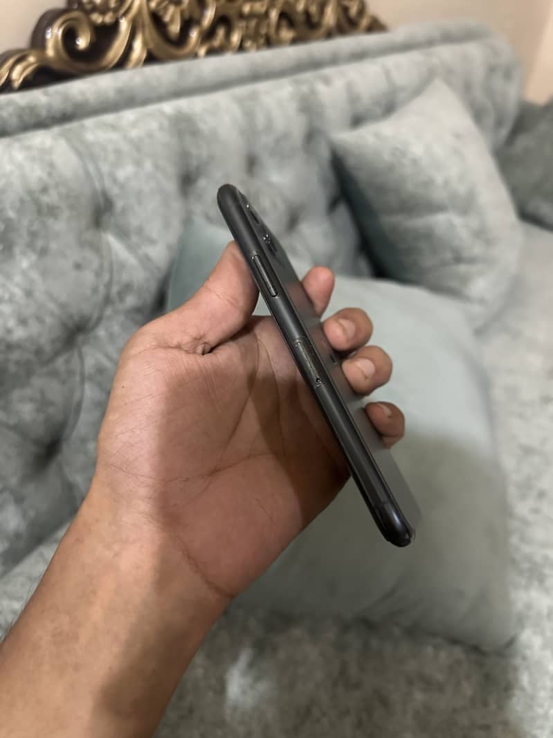 Apple iPhone 11 Pro 4
