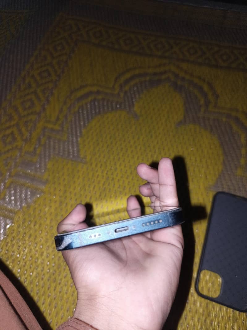 Apple iPhone 13 1