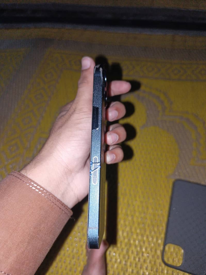 Apple iPhone 13 3