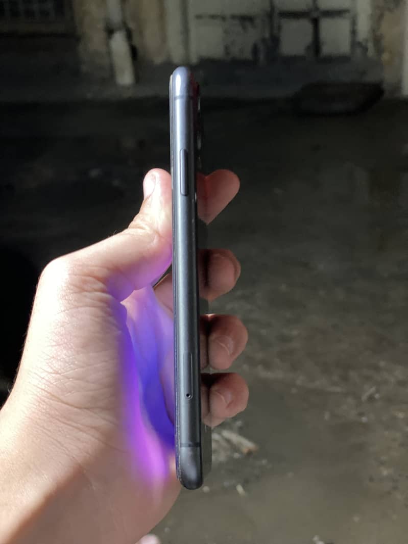 Apple iPhone 11 3