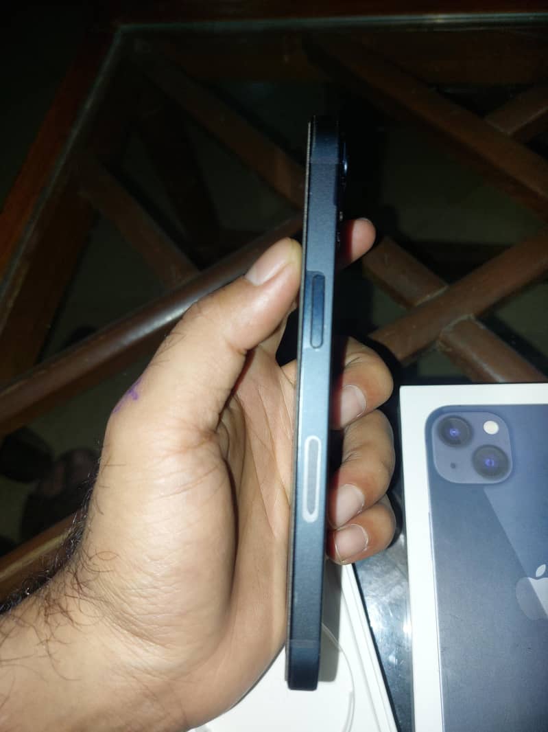 Apple iPhone 13 2