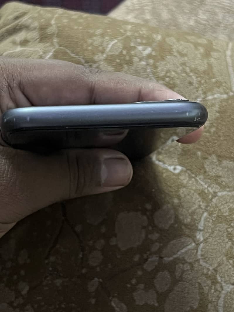 Apple iPhone 11 3