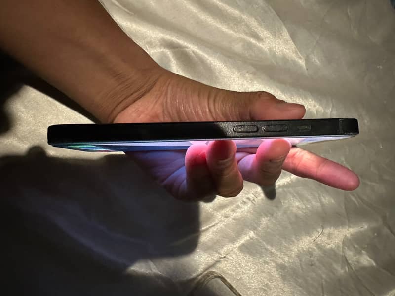 Apple iPhone 13 4
