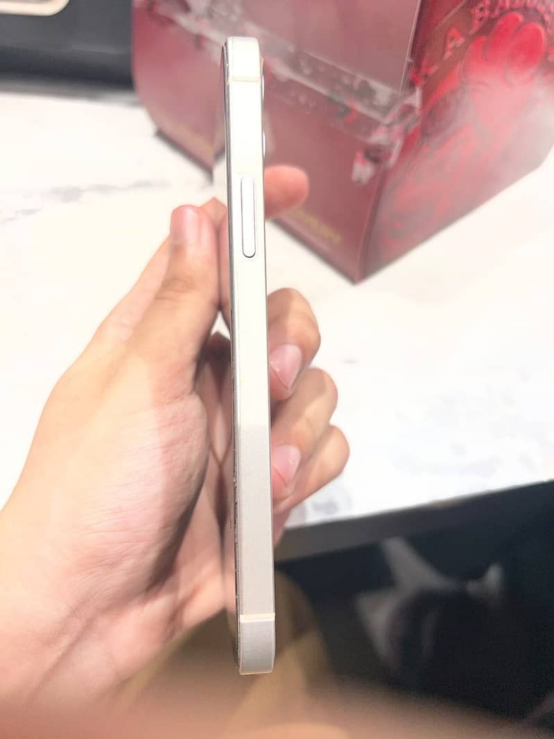 Apple iPhone 12 4