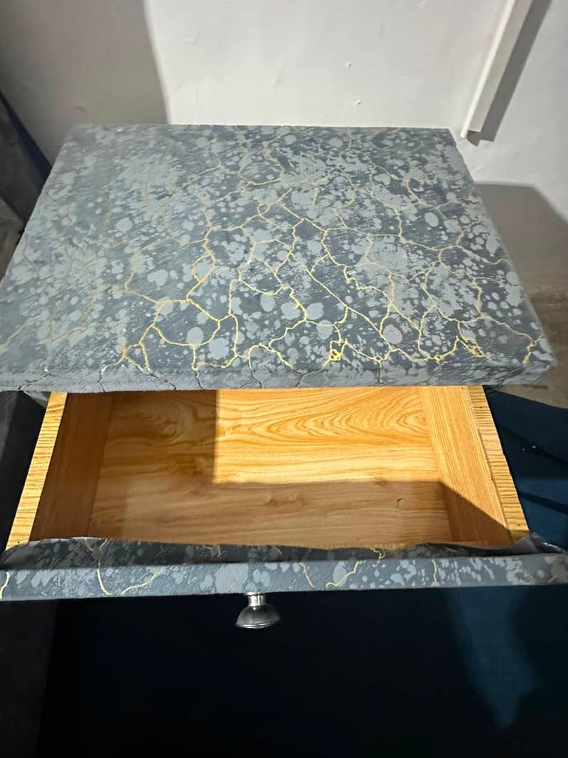 King Bed with side tables 3