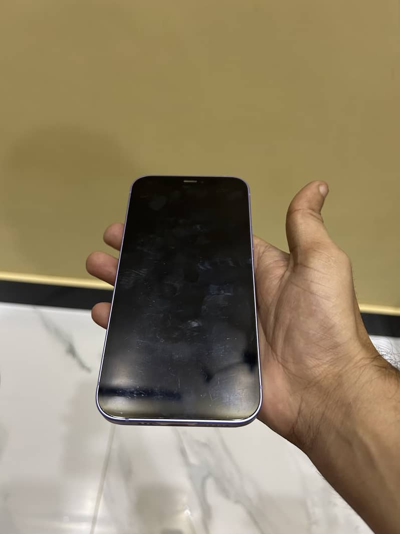 Apple iPhone 12 4