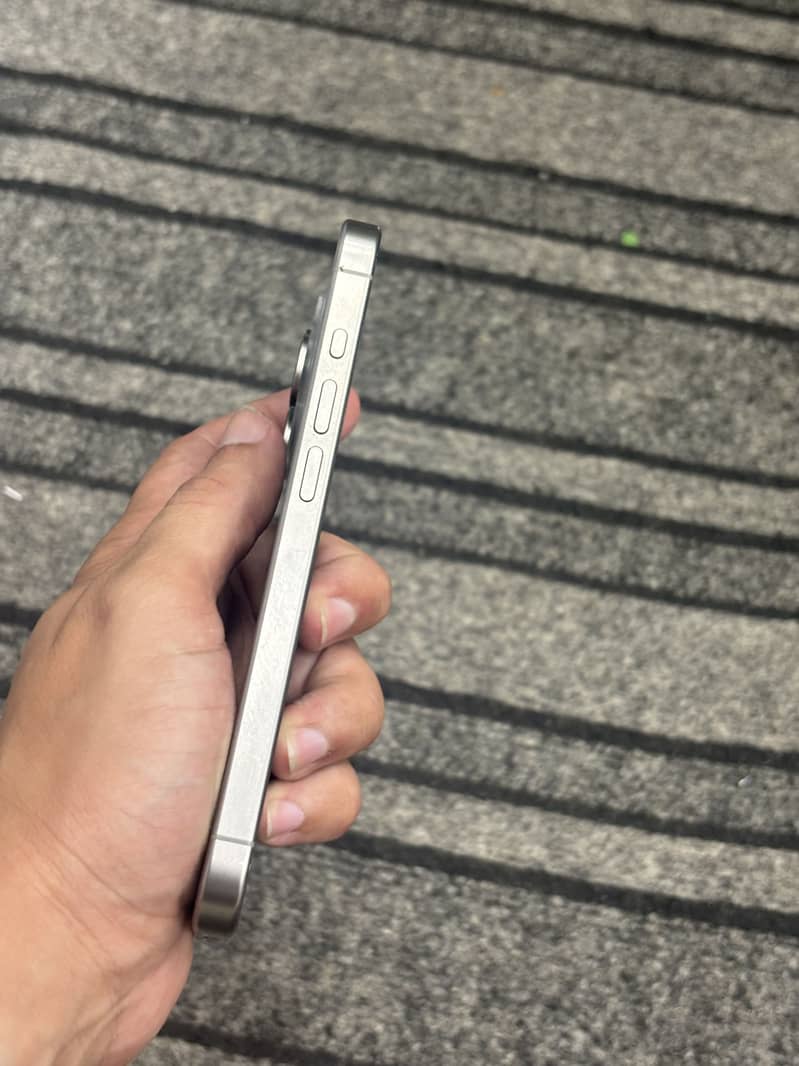 Apple iPhone 15 Pro 1