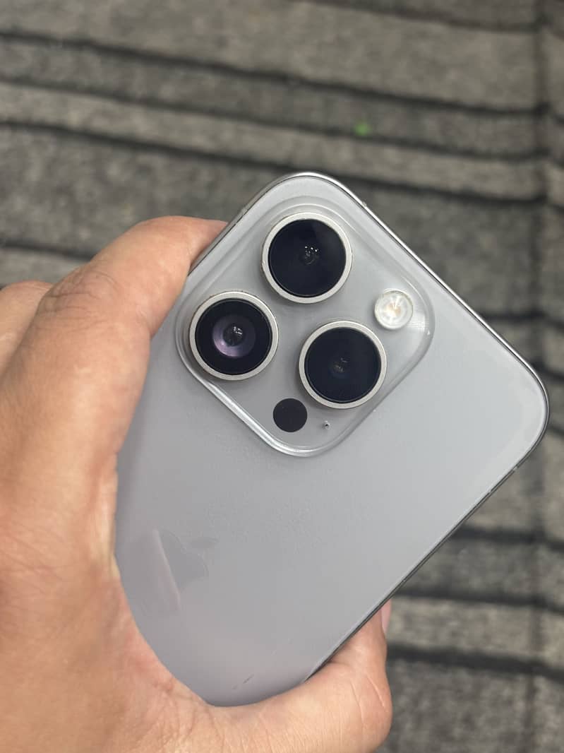 Apple iPhone 15 Pro 0