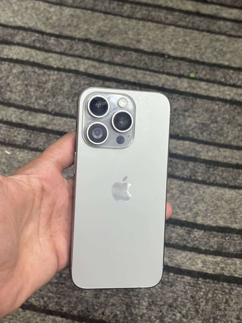 Apple iPhone 15 Pro 2