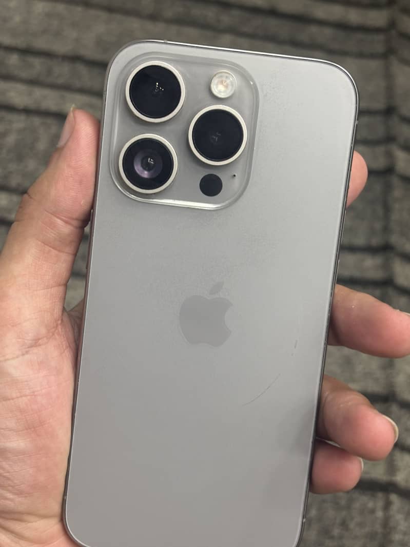 Apple iPhone 15 Pro 3