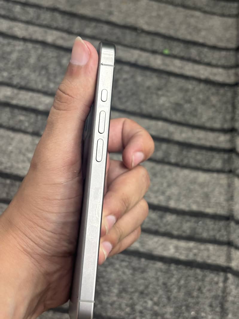 Apple iPhone 15 Pro 4