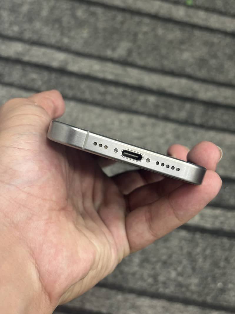 Apple iPhone 15 Pro 8