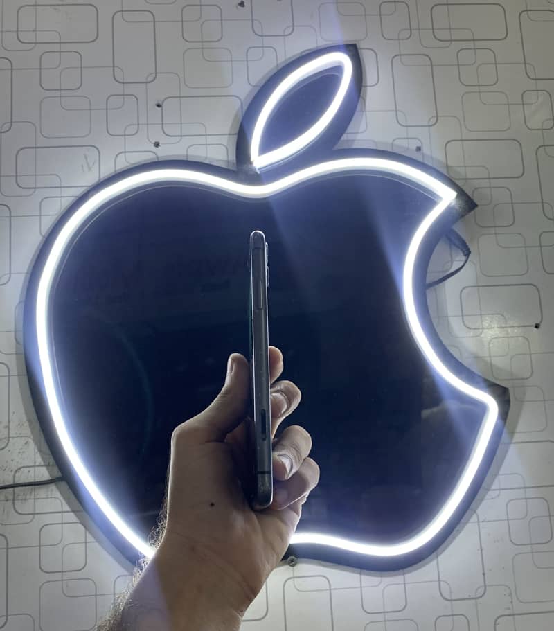 Apple iPhone 11 3