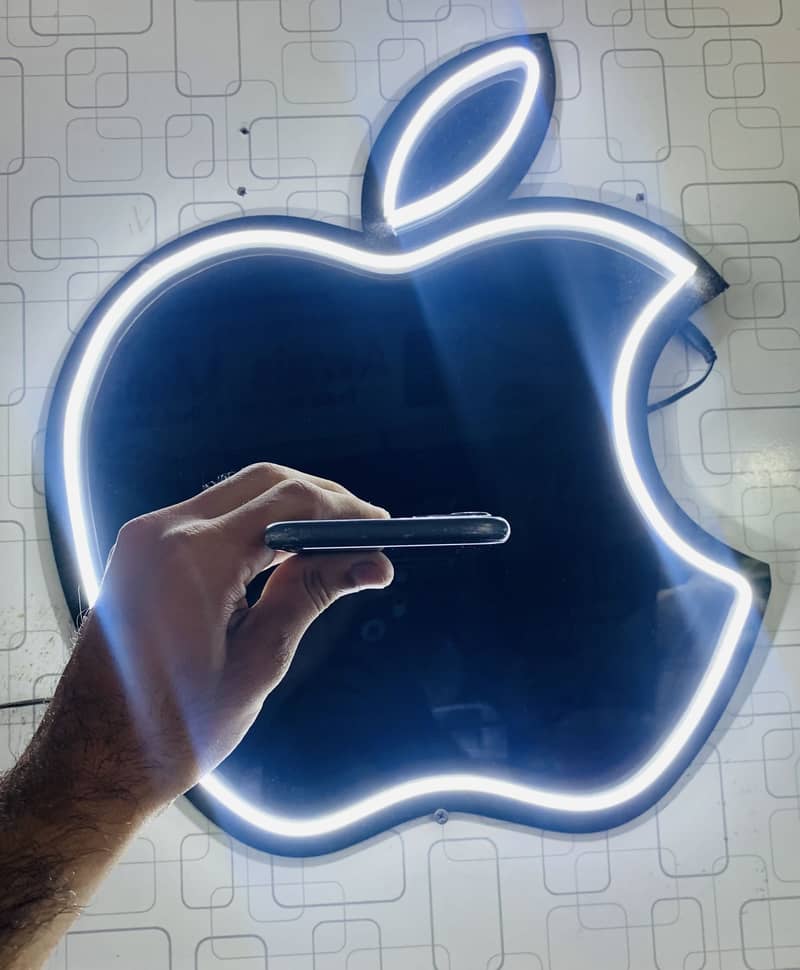 Apple iPhone 11 4