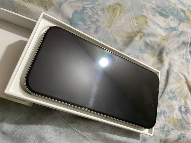 Apple iPhone 16 Pro 1