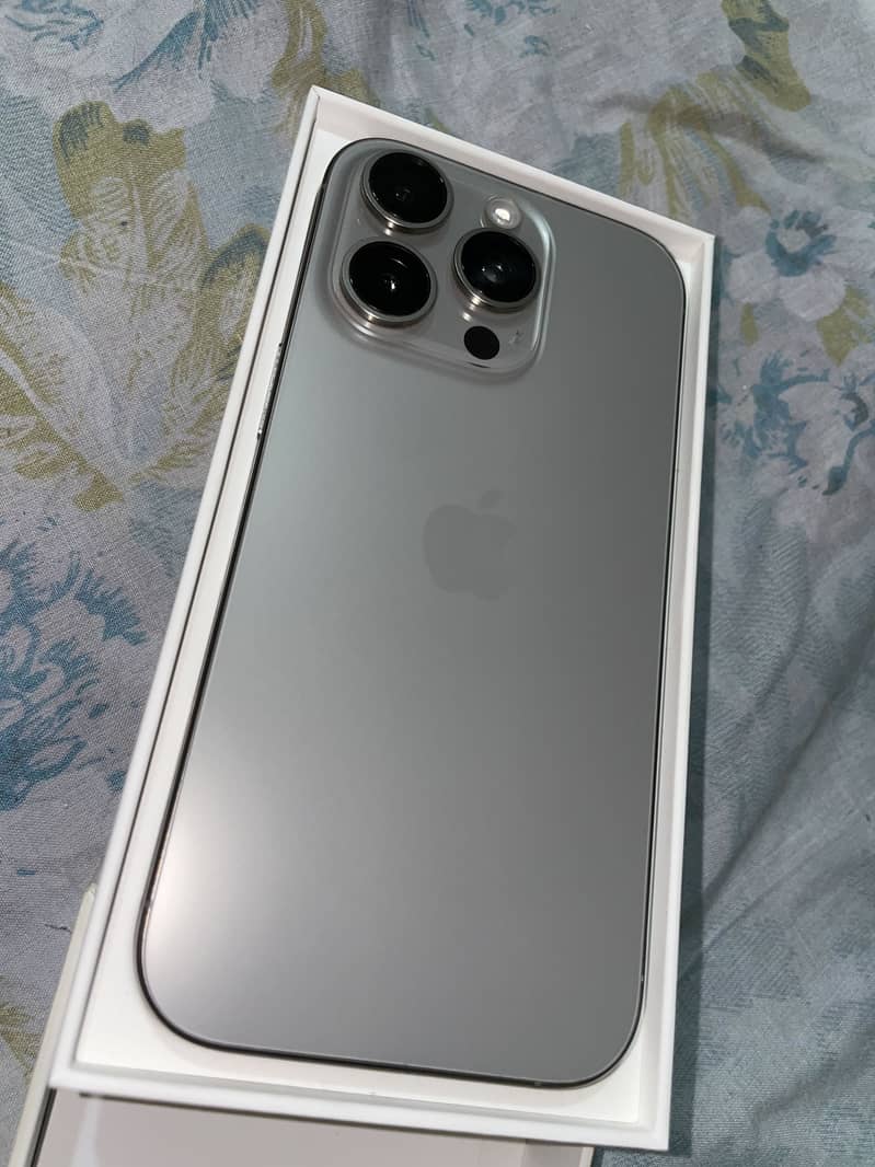 Apple iPhone 16 Pro 2