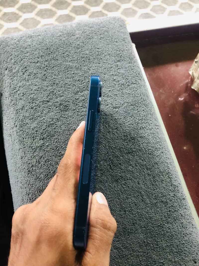 Apple iPhone 12 mini 3