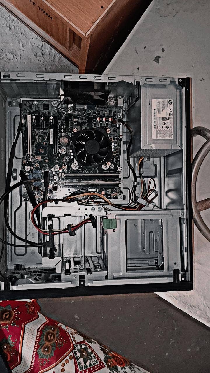 COMPUTER AVAILABLE NEW ONE 10/10 CONDITION 2