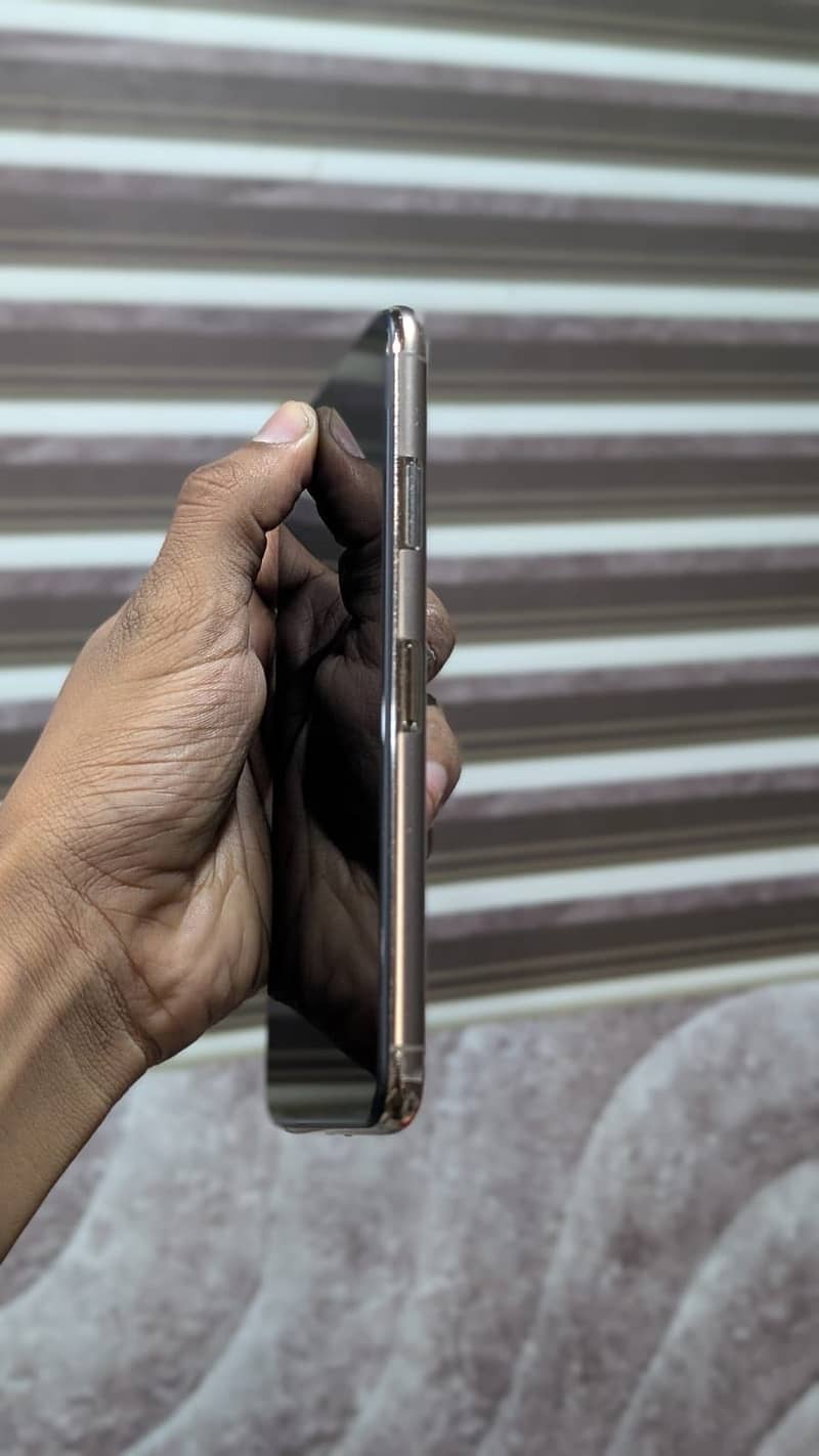 Apple iPhone 11 Pro Max 3