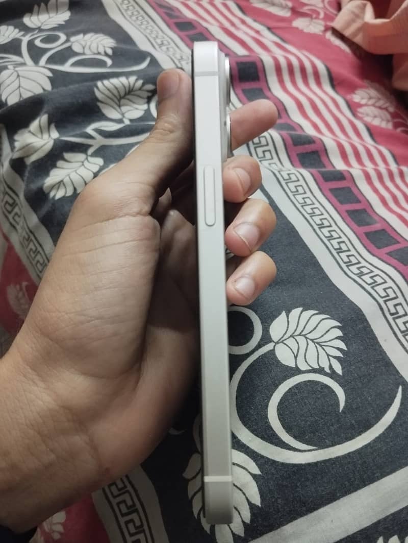 Apple iPhone 14 4