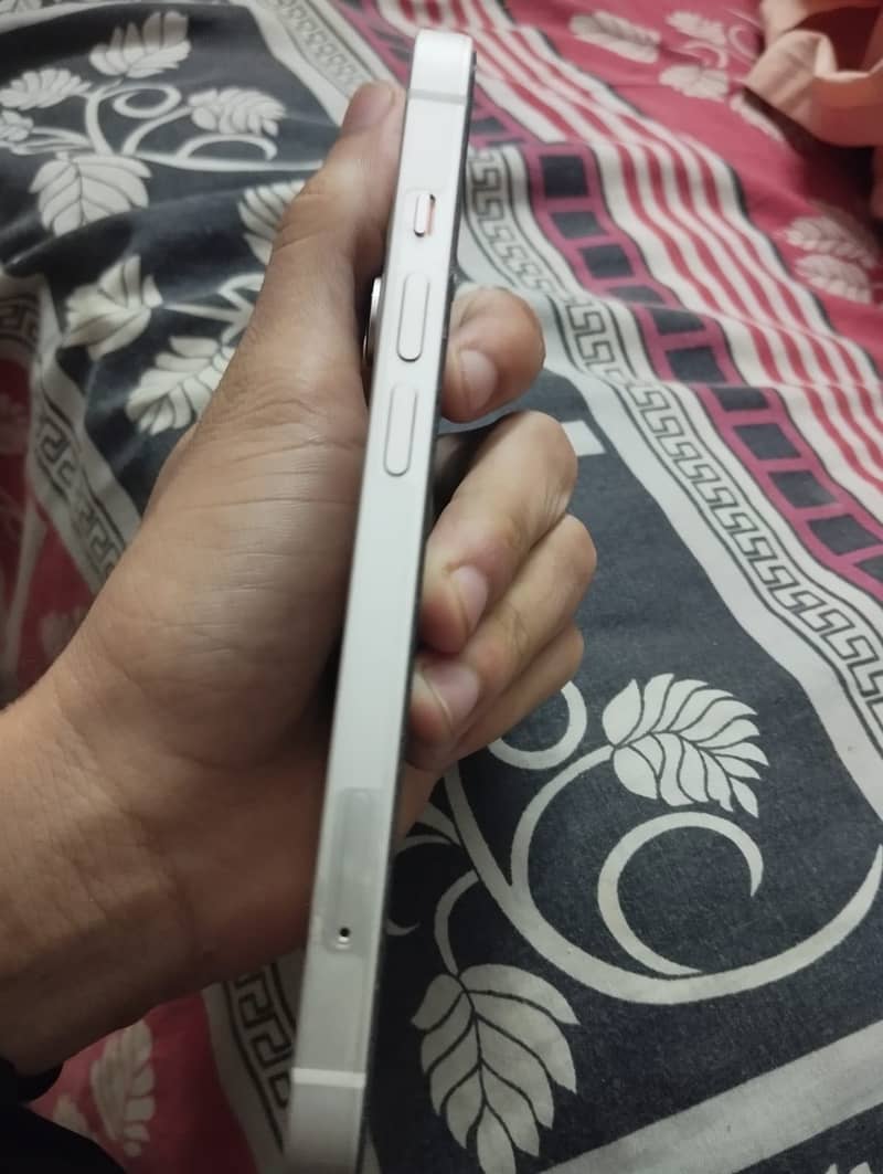 Apple iPhone 14 5