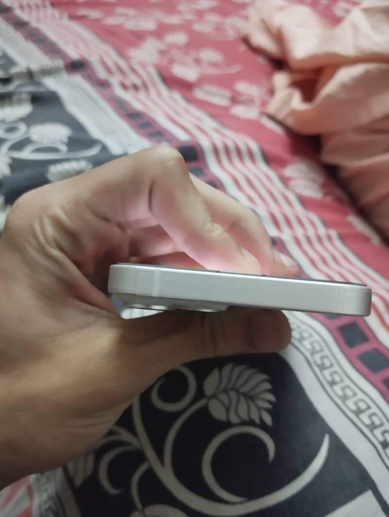 Apple iPhone 14 8