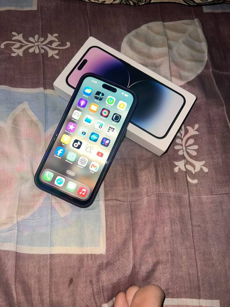 Apple iPhone 14 Pro Max 1