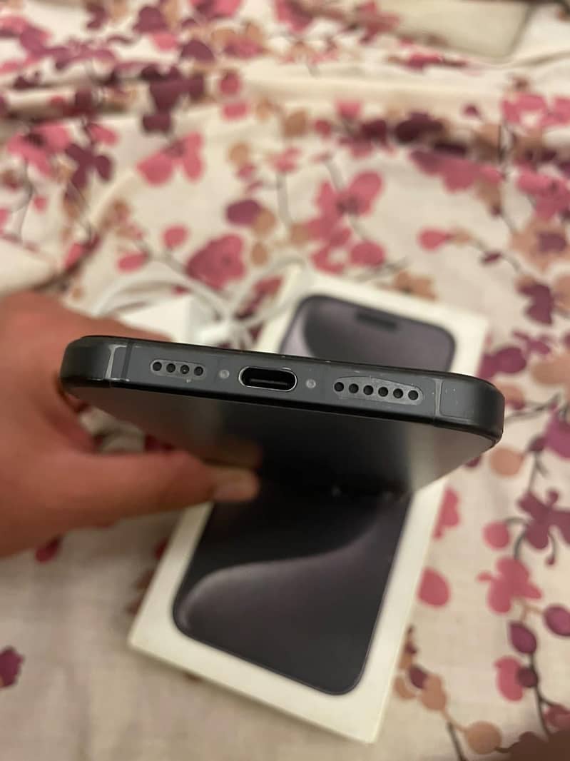 Apple iPhone 15 Pro Max 4