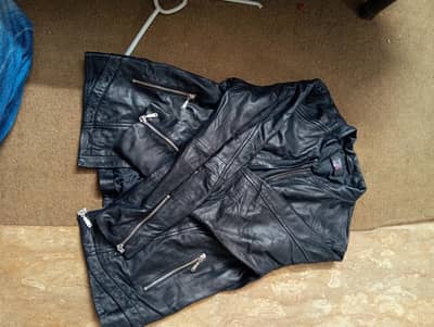 1 brown and 5 black leather jacket