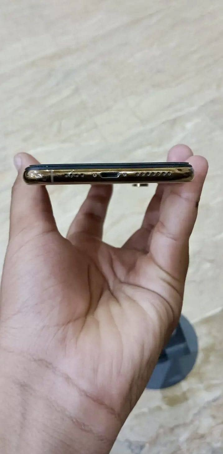 Apple iPhone XS Max 6