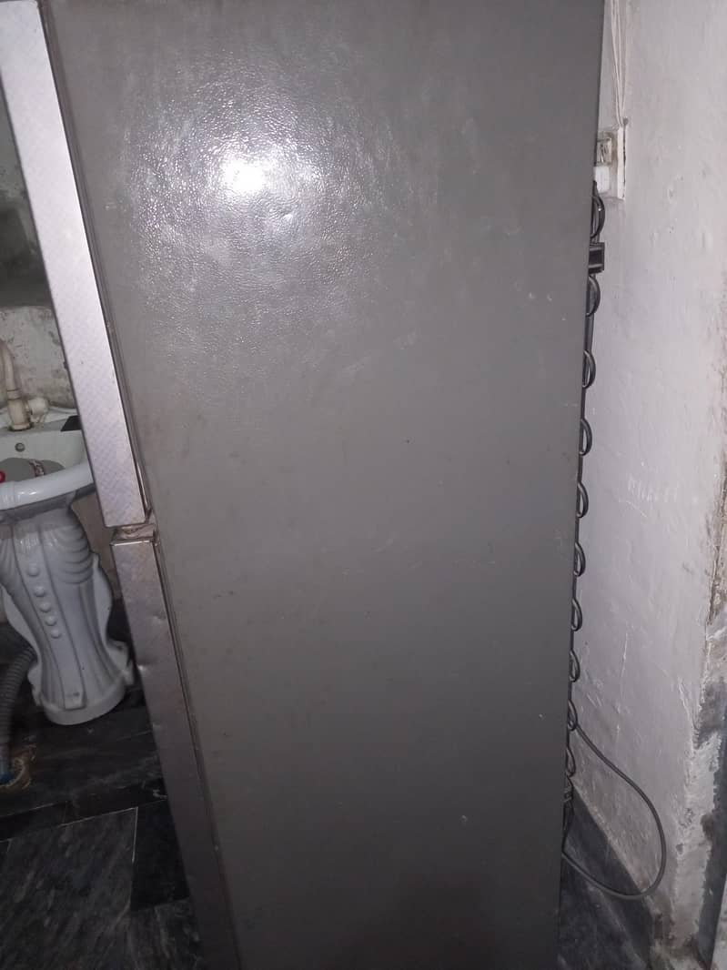 Dawlance fridge 9175model 6