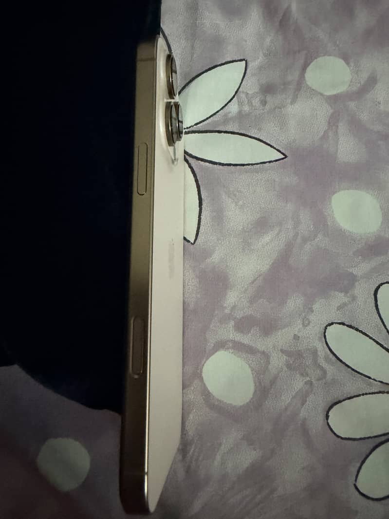 Apple iPhone 16 Pro Max 0